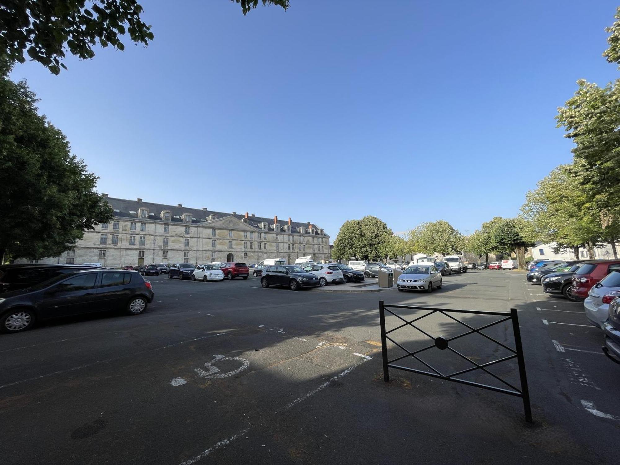 Chez Jean-Yves Et Zoe - La Dolce Vita - Au Calme, Tres Propre, Proche Parkings Niort Luaran gambar